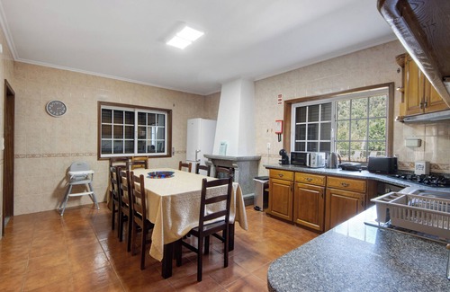 Arouca Apartment | Room 'Quarto 1 2 3' with Mountain View, Wi-Fi and Air Conditioning