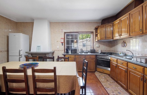 Arouca Apartment | Room 'Quarto 1 2 3' with Mountain View, Wi-Fi and Air Conditioning