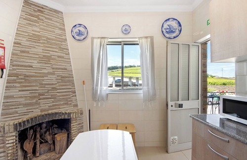 Provesende Apartment | Room 'Quarto 1 - Casa Da Jesus' with Mountain View, Wi-Fi and Air Conditioning
