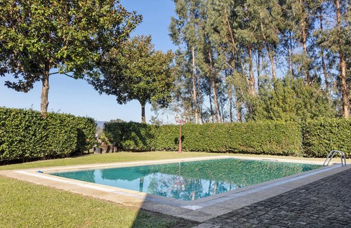 Amares Apartment | Room 'Quarto 1 - Quinta Da Ataíde' with Mountain View, Shared Pool and Wi-Fi