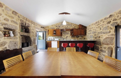 Rossas Apartment | Room 'Quarto 4' with Mountain View, Wi-Fi and Air Conditioning