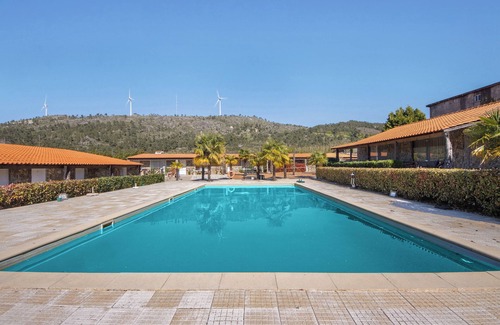 Armamar Apartment | Room 'Quarto 8 - Gojim Casa Rural' with Mountain View, Shared Pool and Wi-Fi