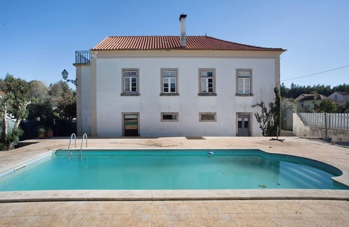 Castanheira de Pera House | Room 'Quarto Terracota' with Mountain View, Shared Pool and Wi-Fi