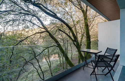 Ventosa Apartment | Room 'Quarto Queen 1 - Oak Nature' with Shared Pool, Shared Terrace and Wi-Fi