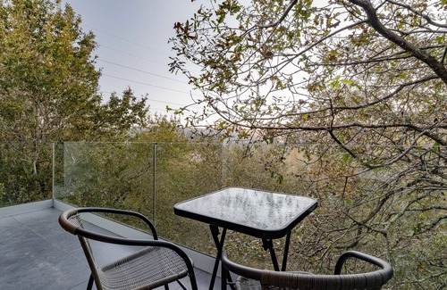 Ventosa Apartment | Room 'Queen 4 - Oak Nature' with Shared Pool, Shared Terrace and Wi-Fi