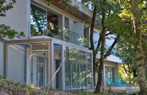 Ventosa Apartment | Room 'Queen Deluxe - Oak Nature' with Shared Pool, Shared Terrace and Wi-Fi