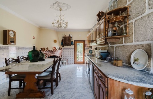 Arcos de Valdevez Apartment | Room 'Quinta Do Passal - Quarto 2' with Mountain View, Wi-Fi and Air Conditioning