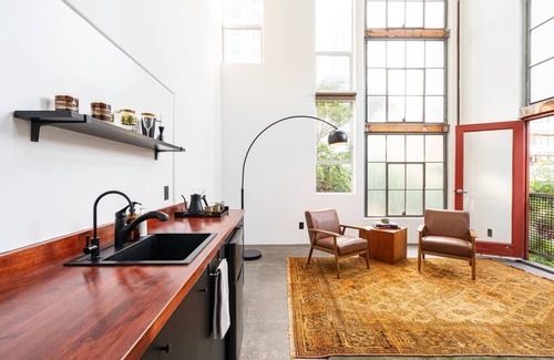 Little Italy Apartment | Room R at The Dutra Inn - Little Italy