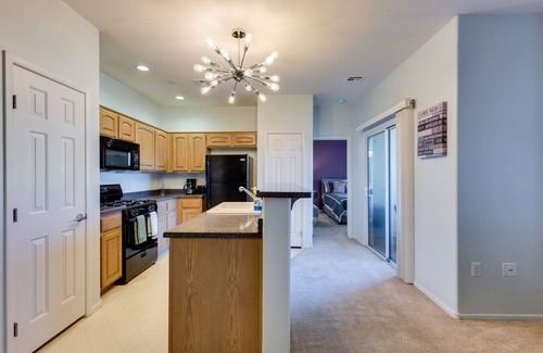 Orchards House | Room Rental,12 min Away From The Famous Las Vegas Strip!