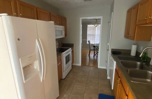 Spring Lake House | Room rental-King Size Bed with AC and WiFi in phenomenal Spring Lake