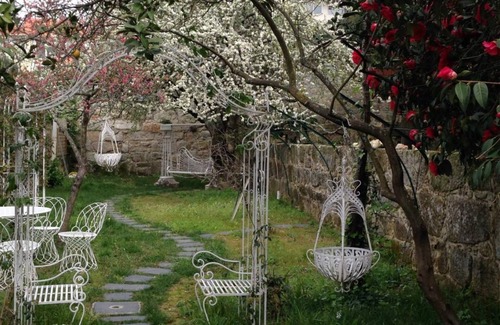 Boavista Apartment | Room 'Romeu' with Shared Garden, Wi-Fi and Air Conditioning