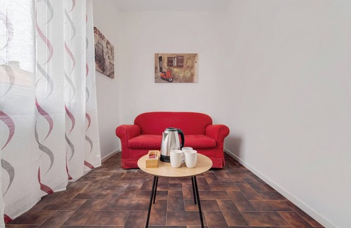 Alzate Brianza Apartment | Room 'Rossa' with Shared Terrace and Wi-Fi