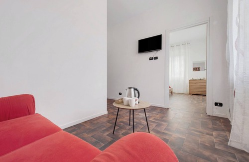 Alzate Brianza Apartment | Room 'Rossa' with Shared Terrace and Wi-Fi