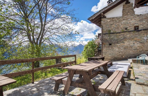 Saint-Pierre Apartment | Room 'Sabot' with Shared Terrace, Private Garden and Wi-Fi