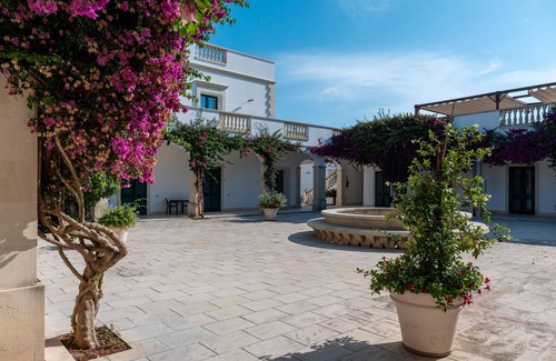 Castromediano Apartment | Room 'San Biagio Baldacchino 12' with Shared Pool, Wi-Fi and Air Conditioning