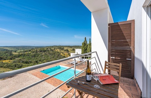 Aljezur Apartment | Room 'Setembro' with Sea View, Shared Pool and Wi-Fi