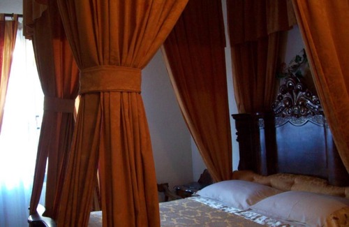 Rocchetta di Vara Villa | Room 'Stanza Degli Gnomi' with Shared Garden and Wi-Fi