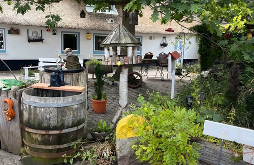 Schafflund Apartment | Room 'Storchennest' with Shared Terrace, Shared Garden and Wi-Fi
