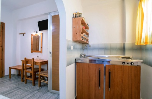 Logaras Apartment | Room 'Studio 5' with Mountain View, Wi-Fi and Air Conditioning