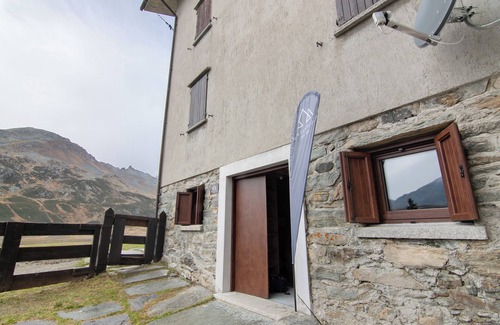 Montespluga Apartment | Room 'Suretta' with Mountain View View and Wi-Fi