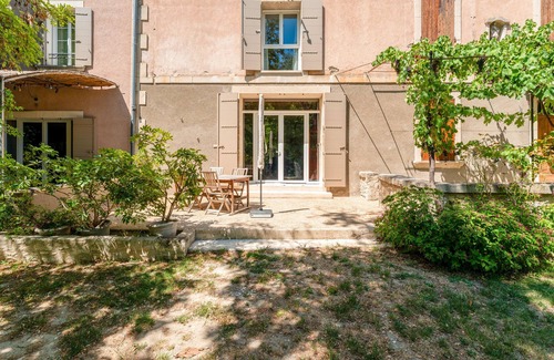 Les Angles Apartment | Room 'Sylviane' with Shared Terrace, Shared Garden, and Air Conditioning