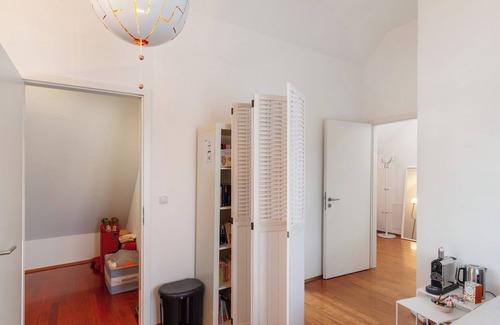 Bad Soden am Taunus Apartment | Room 'Taunus-Zimmer Skyline-Blick' with Wi-Fi