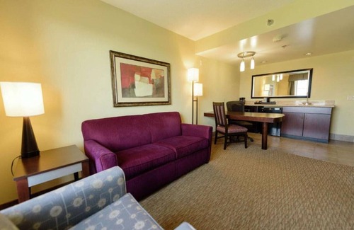 Brooklyn Center House | Room to relax near downtown Minneapolis