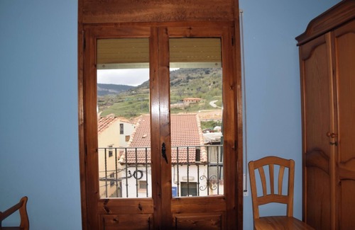 Villarluengo Apartment | Room 'Triple Con Balcón' with Balcony and Wi-Fi