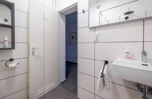 Sudweststadt Ostlicher Teil Hostel | ROOM TWO. Low Budget High Private Room - shared bath