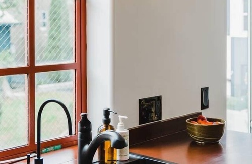 Little Italy Apartment | Room U at The Dutra Inn - Little Italy
