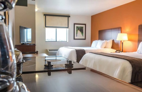 West Valley City Hotel | Room w/Kitchen Steps from Maverik Center! Perfect for Event Goers! Pet Friendly