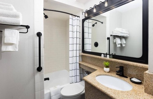 Brookline Hotel | Room with 2 Queen Beds at Arcadian Hotel! Near Boston Marathon Route!