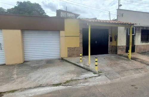 Tirirical House | Room with air conditioning, TV with free Netflix and minibar