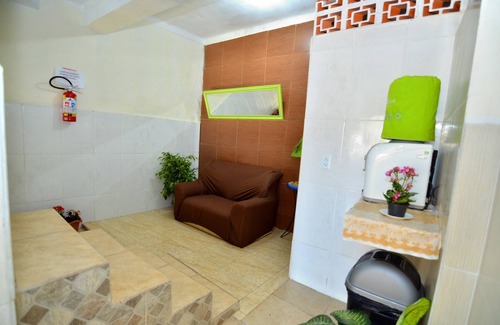 Aparecida House | Room with Balcony and Bathroom at Hotel Frei Galvão (hotelfreigalvao. Com. Br)