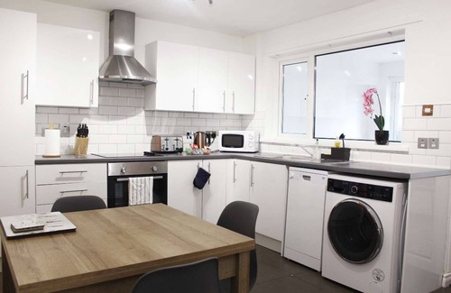 Belfast House | Room with Comfortable Beds