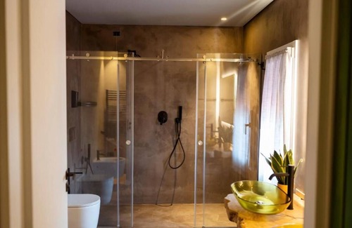 Briatico Apartment | Room with jet tub