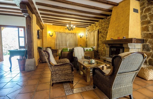 Valle de Carranza Apartment | Room with Mountain Views, Shared Garden, and Wi-Fi
