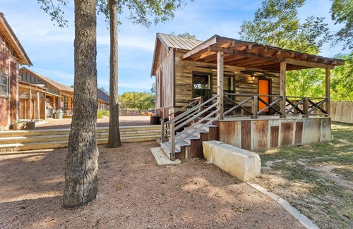 Comfort Cabin | Room with One King and Two Twin Beds, Private Patio with Creek View