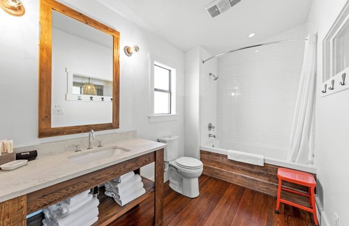 Comfort Cabin | Room with One King Bed and Shared Patio
