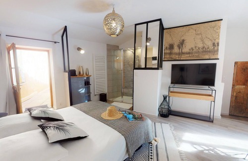 Congenies Bed & Breakfast | Room with private access to Pool-Jacuzzi, Sauna, Billiards tables