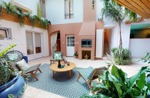 Congenies Bed & Breakfast | Room with private access to Pool-Jacuzzi, Sauna, Billiards tables