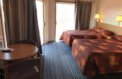 Crooked River Ranch Hotel | Room with TWO Double-sized Beds, Pets OK with Additional Fee