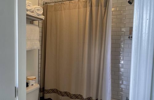 Clay City Cabin | Room with wi-fi, mini fridge and microwave Red River Gorge area