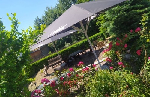 Markt Erlbach Apartment | Room 'Zimmer 13' with Shared Terrace, Shared Garden and Wi-Fi