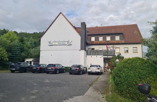 Markt Erlbach Apartment | Room 'Zimmer 13' with Shared Terrace, Shared Garden and Wi-Fi