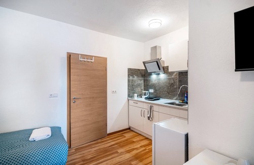 Berg Apartment | Room 'Zimmer 5' with Wi-Fi