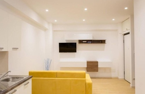 Tuscolano Apartment | RoomApartment Rome: 1 Bedroom Apartment with Balcony