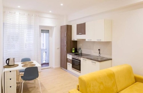 Tuscolano Apartment | RoomApartment Rome: 1 Bedroom Apartment with Balcony
