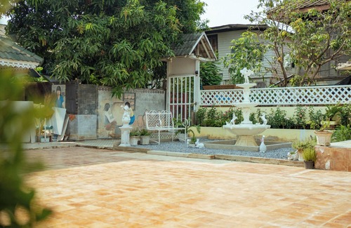 Pak Kret House | RoomQuest Baan Khun Phra The Iconic