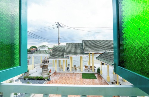 Pak Kret House | RoomQuest Baan Khun Phra The Iconic